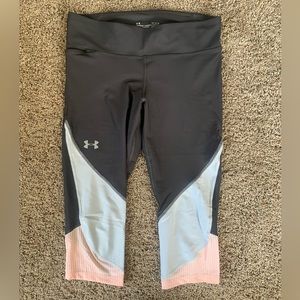 Women’s Under Armour Crop Leggings. Size Large. Like New.
